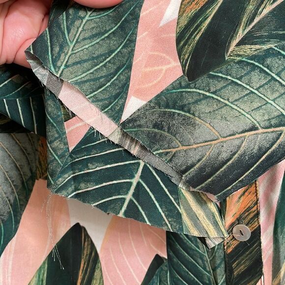 Show Me Your MuMu peach green tropical leaf button down Murphy top, size M - Picture 4 of 7